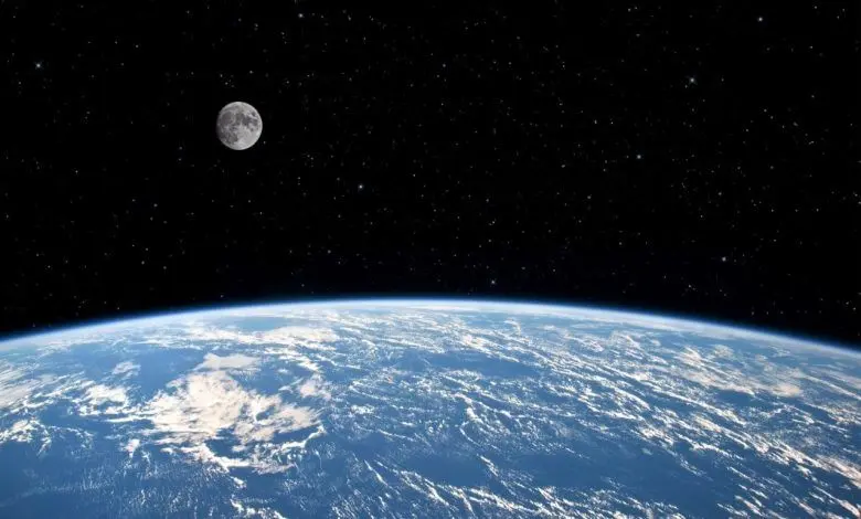  چرا ما همیشه یک طرف ماه رو می‌بینیم؟ 