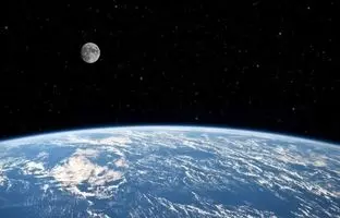  چرا ما همیشه یک طرف ماه رو می‌بینیم؟ 