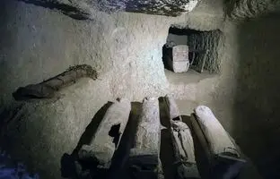 
کشف گور‌های باستانی در معبد «ملکه حتشپسوت»
