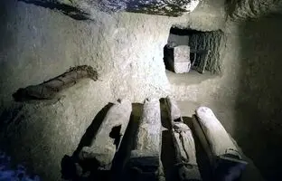 
کشف گور‌های باستانی در معبد «ملکه حتشپسوت»

