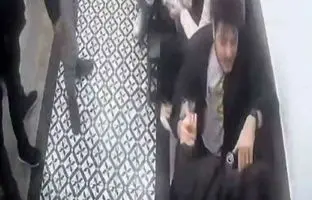  مشت‌های سهمگین بر صورت مرد خشن؛ مجازات قاطع اعمال خشونت علیه زن جوان در رستوران مقابل چشم مردم! + ویدئو