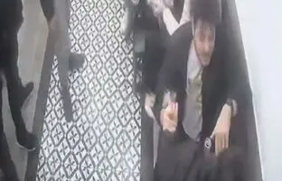  مشت‌های سهمگین بر صورت مرد خشن؛ مجازات قاطع اعمال خشونت علیه زن جوان در رستوران مقابل چشم مردم! + ویدئو
