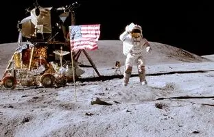 آیا پرچم آمریکا هنوز بر روی ماه باقی مانده؟