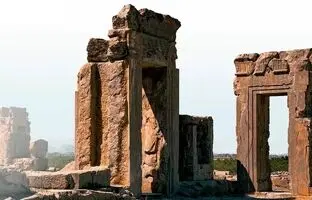 ماجرای شکاف ۲۰۰۰ ساله در دیوار تخت جمشید
