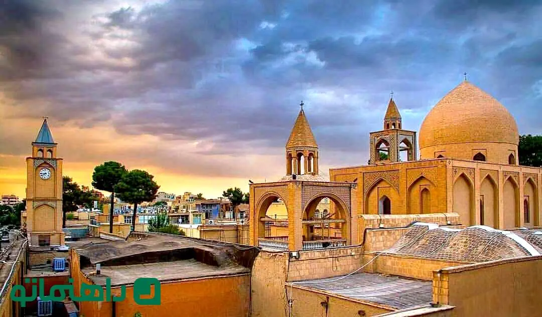  5  مکان دیدنی اصفهان برای گردش یک روزه در شهر گنبدهای فیروزه‌ای