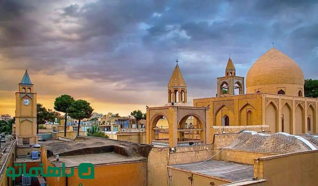  5  مکان دیدنی اصفهان برای گردش یک روزه در شهر گنبدهای فیروزه‌ای