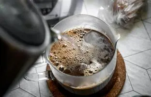 معجزه آب قهوه برای مو ؛ روش استفاده از قهوه برای مو چگونه است؟