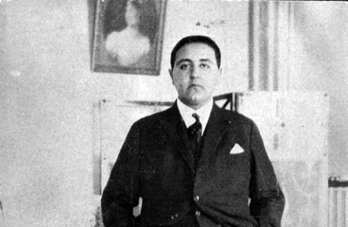 عکس قدیمی: فریدون میرزا، تنها پسر احمدشاه در دهه 30 