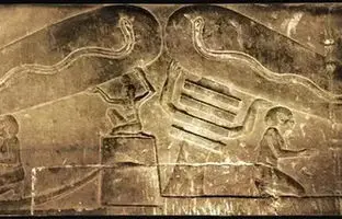 آیا مصریان باستان لامپ و باتری داشتند؟ 