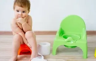 راهنمای فرزندپروری؛ این علائم نشان می‌دهد که کودک شما آماده از پوشک گرفتن است