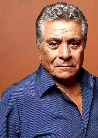 ظاهر متفاوت «بهروز وثوقی» با سبیل و در دهه 50