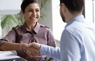 راز لبخند واقعی؛ دانشمندان چگونه لبخندهای واقعی و ساختگی را از هم تشخیص می‌دهند؟