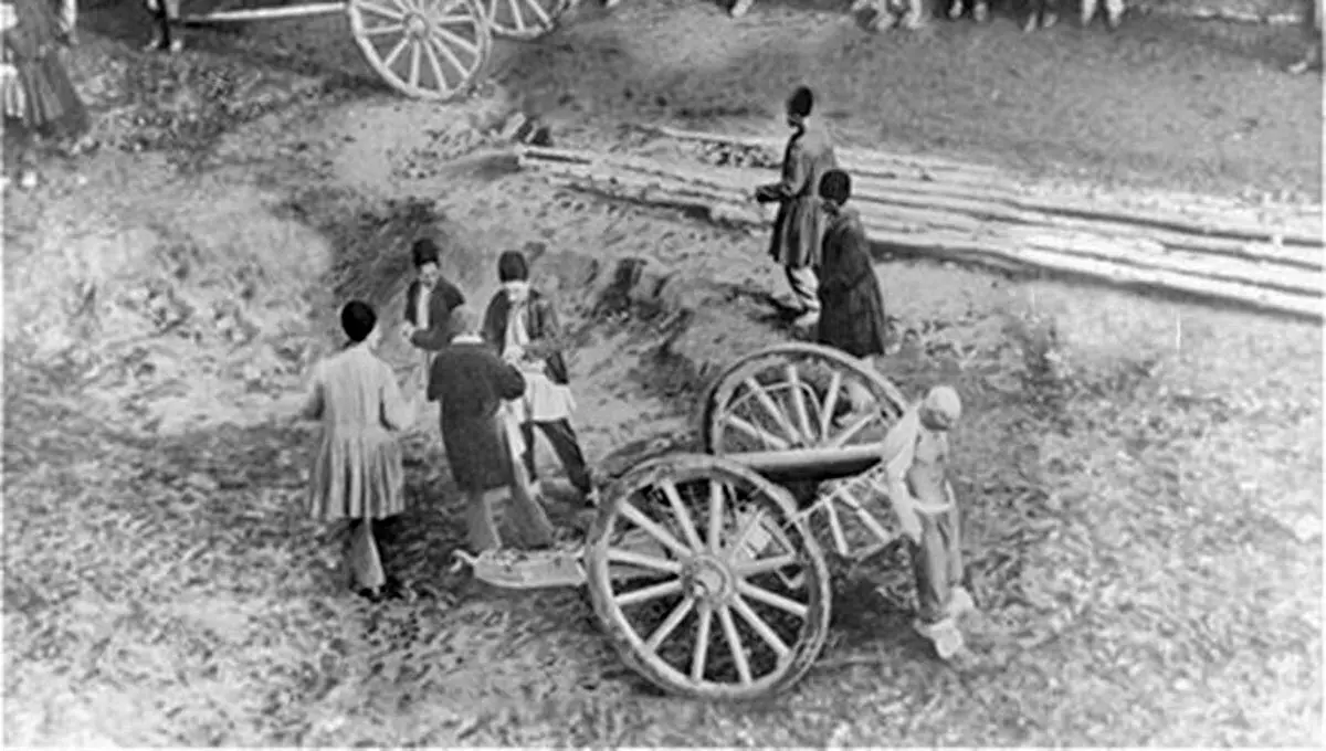 شنیده‌ای طرف رو به توپ بستن؟ وحشتناک‌ترین اعدام قاجار را ببینید! 