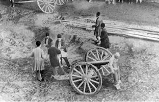 شنیده‌ای طرف رو به توپ بستن؟ وحشتناک‌ترین اعدام قاجار را ببینید! 