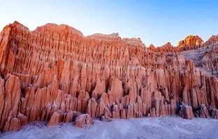 این کلیسا وسط بیابان ساخته شده + ویدئو