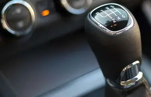 ۵ اشتباه رایج که به گیربکس اتوماتیک خودرو آسیب می‌زند