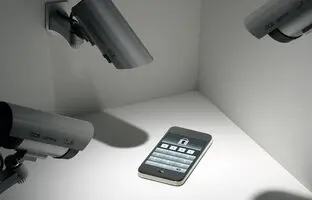 هشدار FBI به کاربران آیفون و اندروید: تغییر در استفاده از اپلیکیشن‌های پیام‌رسان
