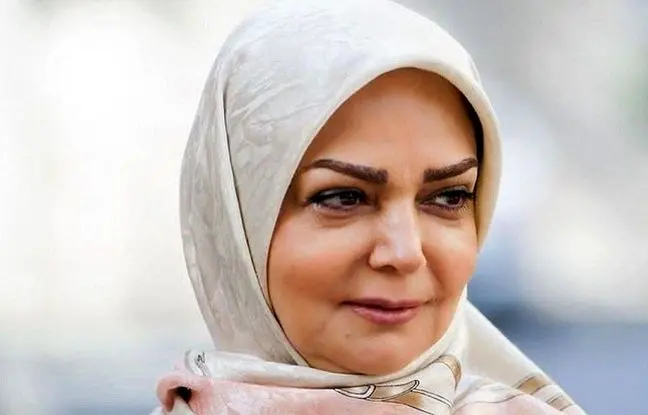  سلفی عاشقانه الهه رضایی مجری دهه شصتی 