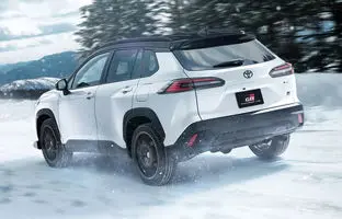 تویوتا کرولا کراس فیس‌لیفت شد؛ عرضه نسخه GR Sport