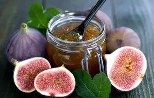 خوشمزه بپزید؛ طرز تهیه مربای انجیر و گردو خوشمزه و مقوی