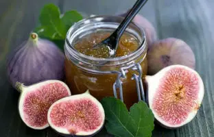خوشمزه بپزید؛ طرز تهیه مربای انجیر و گردو خوشمزه و مقوی