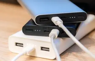 ارزانترین پاوربانک خورشیدی ۲۰۰۰۰ میلی آمپری چند؟ (بهار 1404)