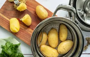 سیب زمینی پخته تا چند روز قابل استفاده است؟