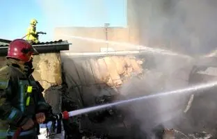 مهار آتش‌سوزی در شهرک صنعتی فجر گرمسار/۹ نفر مصدوم شدند