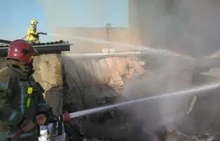 مهار آتش‌سوزی در شهرک صنعتی فجر گرمسار/۹ نفر مصدوم شدند