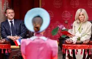 کتک خوردن ماکرون از همسرش سوژه شد + ویدئو