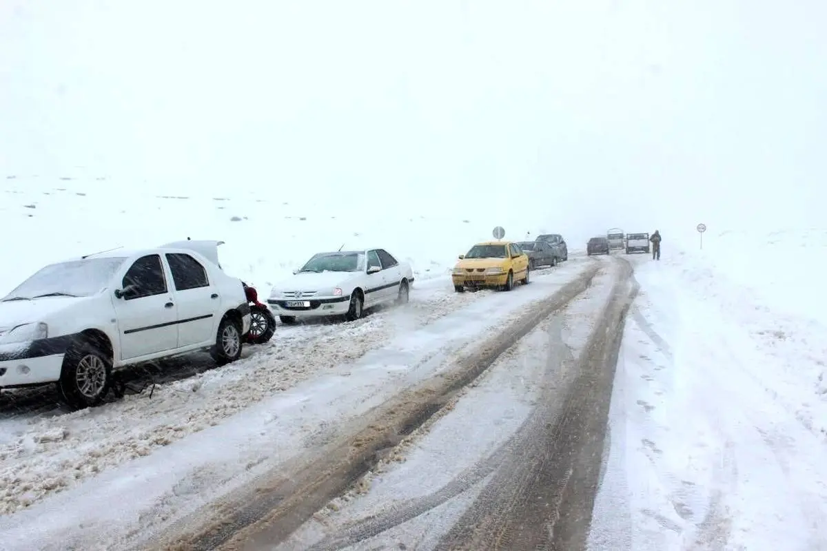 ایران قدیم؛ «اتوبوس ایران‌پیما در برف 2 متری جاده چالوس»؛ دهه 60 + عکس