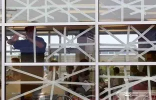 ابتکار یک دختر ایرانی در ایمن‌سازی شیشه‌های خانه در هنگام انفجار + عکس 