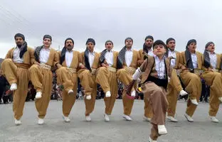 واکنش یک ربات به آهنگ کُردی در شهر مادرید + ویدئو