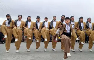 واکنش یک ربات به آهنگ کُردی در شهر مادرید + ویدئو