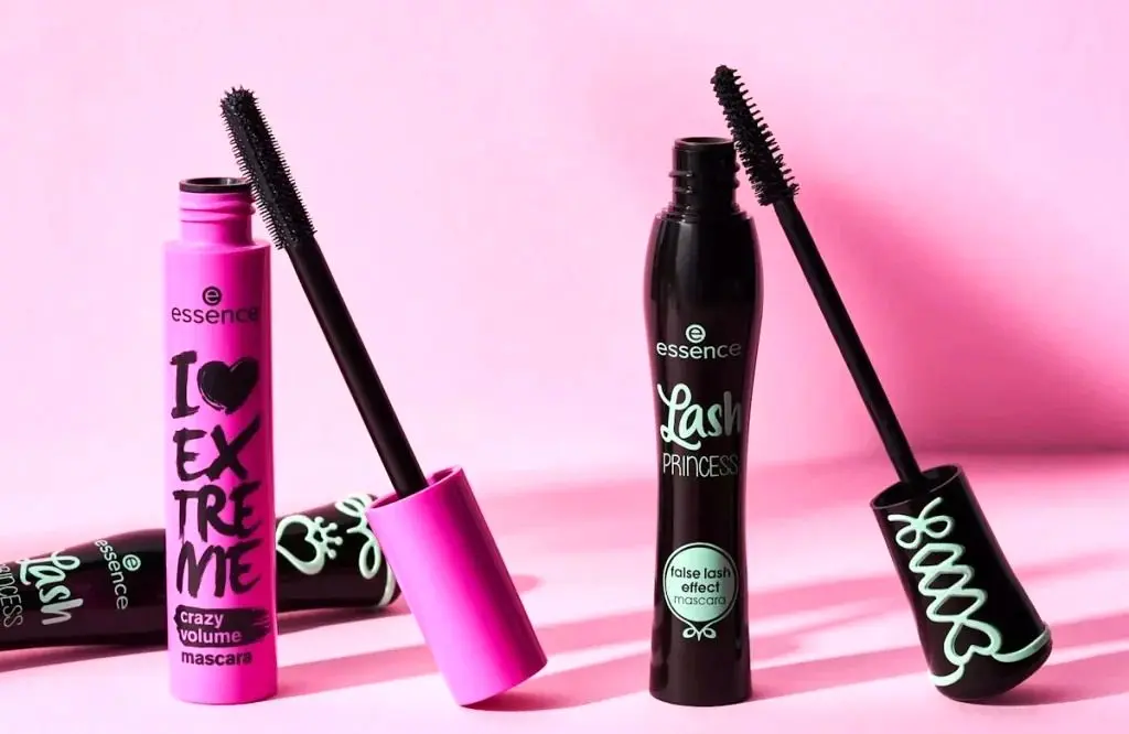 تفاوت ریمل صورتی و مشکی اسنس؛ کدام‌‌یک برای مژه‌های شما مناسب‌تر است؟