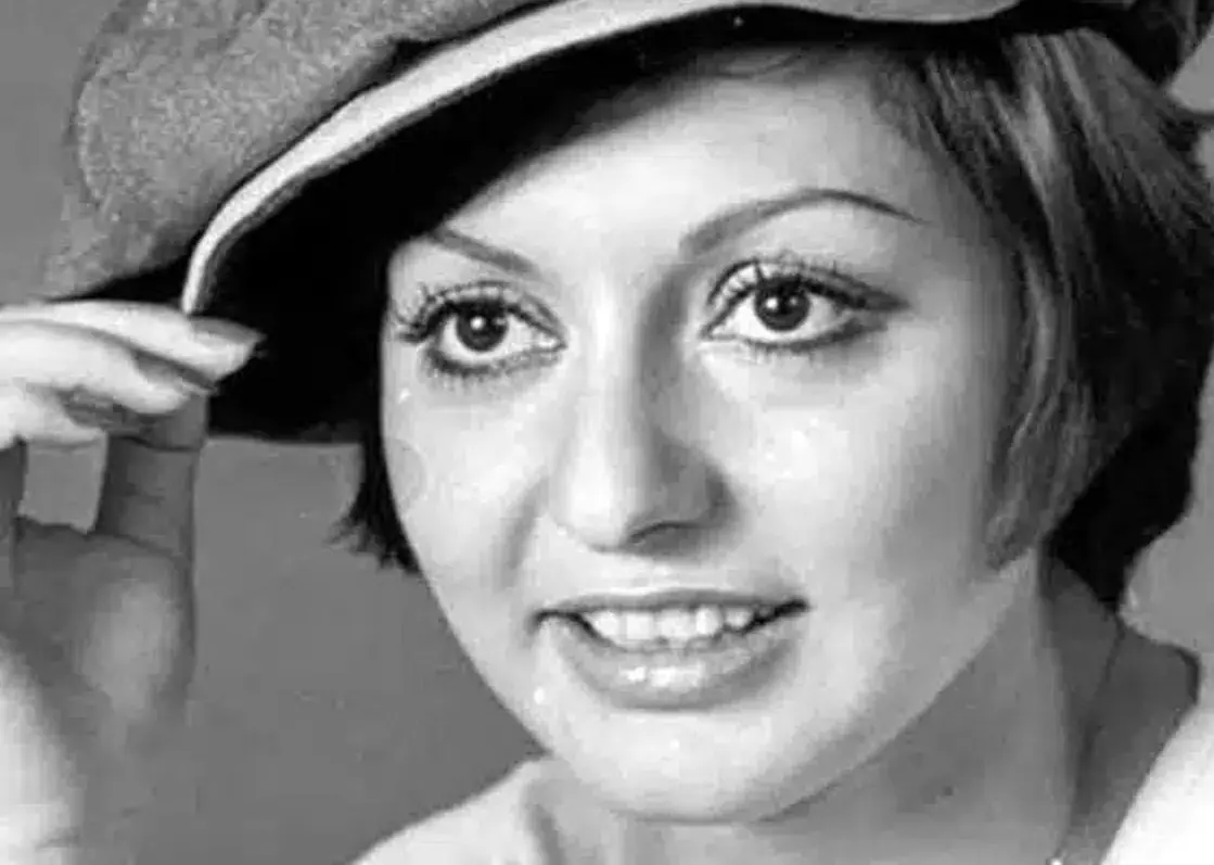 سفر به گذشته؛ «فائقه آتشینِ» 3 ساله به همراه پدرش در رشت؛ سال 32 + تصویر