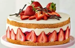 خوشمزه بپزید؛ تهیه کیک بستنی توت‌ فرنگی با این روش آسان 