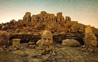 هشتمین عجایب دنیای قدیم؛ جایی که «اهورامزدا» و «زئوس» یکی شدند