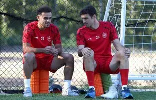 پوستر پرسپولیس برای نساجی با دو ستاره نجات‌بخش