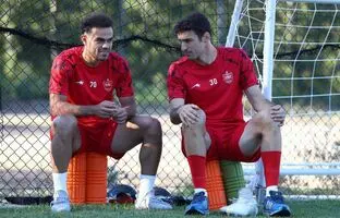 پوستر پرسپولیس برای نساجی با دو ستاره نجات‌بخش