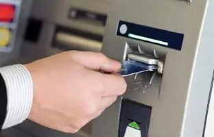 (ویدئو) شگرد عجیب و غریب سرقت از کارت عابر بانک!