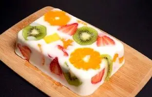 این دسر جادویی میوه‌ ای را برای شب یلدا درست کنید