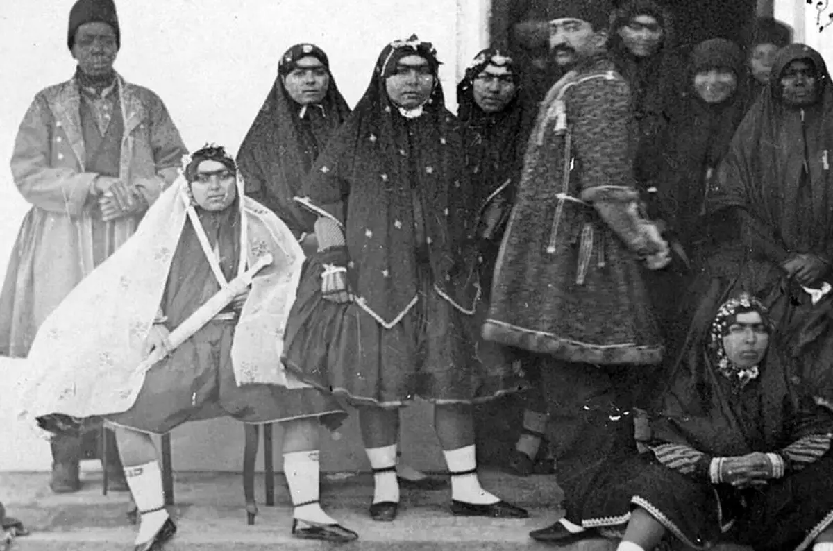  جشن تولد ناصرالدین شاه قاجار با حضور زنان حرمسرا 