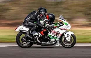 رکوردشکنی موتورسیکلت سوزوکی با قدرت لامبورگینی