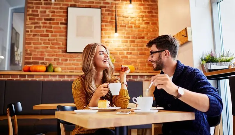 8 سوالی که باید در قرار اول از او بپرسید تا همه چیز را بفهمید!