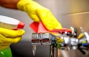 بهترین روش ها برای تمیز کردن دستشویی و حمام + 10 ترفند طبیعی