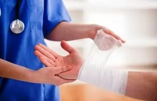 چگونه پانسمان کنیم ؟ ؛ نحوه صحیح بستن پانسمان اضطراری بدون ابزار تخصصی