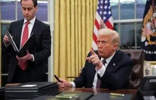 مایک والتز، چهره ضد ایرانی از تیم ترامپ اخراج شد؛ ماجرا چیست؟