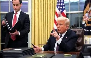مایک والتز، چهره ضد ایرانی از تیم ترامپ اخراج شد؛ ماجرا چیست؟