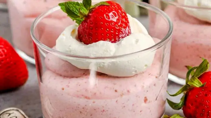  طرز تهیه موس توت فرنگی؛ دسر خوشبو و لطیف 